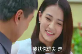 儿媳妇来迎接公公，看见公公立马抱上去，这关系比女儿还要亲昵！视频封面
