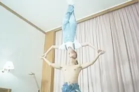 传说中的巴黎铁塔反过来转过去，竟是这种技能，属实有点厉害啊！视频封面
