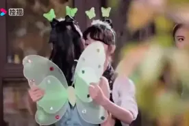 四位美女餐厅突然跳舞，身姿太妖娆！观众尖叫这也太养眼了！视频封面