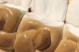 师傅分享啤酒老面包面团搅拌方法结合上节课程就能做出拉丝老面包