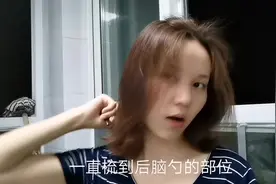 美女用亲身体验证明头发一个月可以长好几厘米，到底用什么方法视频封面