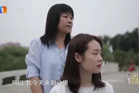 女孩执意为爱放弃高考，家人苦苦相劝不听，父母台上默默流泪视频封面