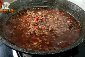 炸酱面的炸酱怎么做好吃，配方比例全给你，在家也能做比外面好吃视频封面