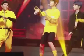 TFBOYS演唱会《我们的时光》，三小只蹦蹦跳跳好开心！视频封面