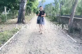 农村娃都吃过的“黑藨pao”，也叫野草莓，纯天然的，儿时的记忆视频封面