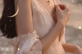 打出键盘上第二排字母ASDFGHJKL的意思是：爱上对方过后就哭了。