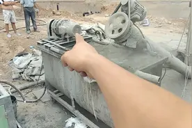 发泡水泥填充现场，这种设备第一次见到，有点意思，长见识了