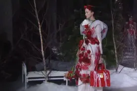 Thom Browne 2013年纽约秋冬女装•爱丽丝梦游仙境冷艳红心女王