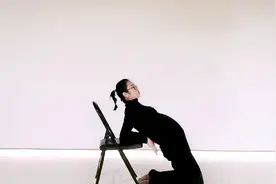 孕晚期胃酸胃胀，除了少食多餐外，这样动一动也可以缓解！视频封面