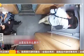 男子称高铁上难受想透气，竟用安全锤把玻璃砸破，你的理智呢？视频封面