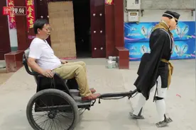 洛阳：60岁农民造出拉车机器人，有人拿价值30多万宝马换都不愿意视频封面