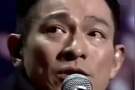 刘德华现场大哭 何炅感动落泪 出道零绯闻 这才是真正的天王视频封面