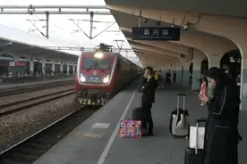 沪昆线 长沙开往上海南的Z248次列车进嘉兴站一站台视频封面