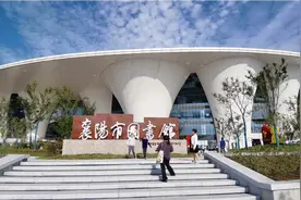 大妈带你逛湖北襄阳市东津新区的新图书馆，高端大气令人咋舌视频封面