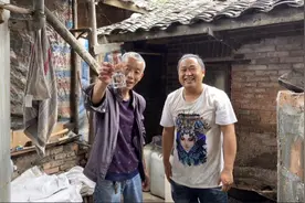 大山深处自家酿的白酒，80度，20元一斤，你敢喝吗？视频封面
