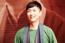 马浚伟唱歌真好听，鹿鼎记片尾曲《头顶一片天》被他唱的美轮美奂视频封面
