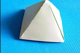 折纸金字塔形状几何五面体视频封面