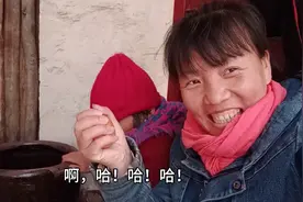 都说好汗捏不碎鸡蛋，珊珊徒手捏碎鸡蛋婆婆:这儿媳妇真败家视频封面