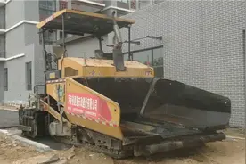 曾经靠进口的机械设备~沥青路面摊铺机，现在国产三一的更好视频封面