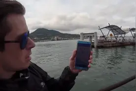 歪果仁挑战脚踏滑板车能滑多远，总体来说比跑步快，比单车慢挺累