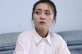 小伙买了新项链，向女友炫耀，女友却瞄准了他的私房钱视频封面