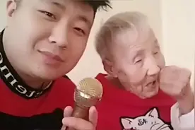 直播，孙子采访奶奶：你认识我吗？奶奶回答真是没谁了