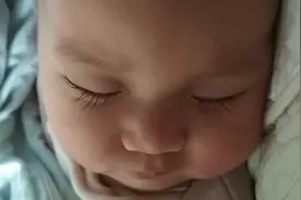 宝宝睫毛长，于是一些人说，长睫毛的好哭，爱哭鬼？