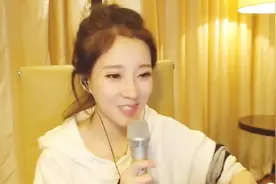 网红女神冯提莫翻唱周杰伦《等你下课》，给你不一样的感觉！