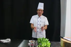 费师傅教你“青菜牛肉”的正宗做法步骤清晰做法简单，先收藏了视频封面