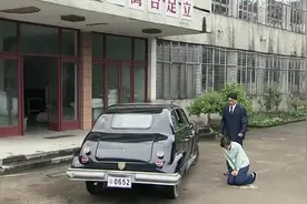 穷女子跪求经理预支工资救女儿，没想抬头一看，经理是自己的丈夫视频封面