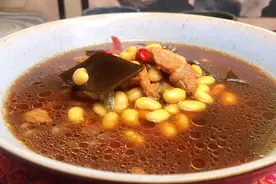 一道菜吃一顿饭，又能当菜又能当汤做法还简单的海带黄豆汤来啦！视频封面