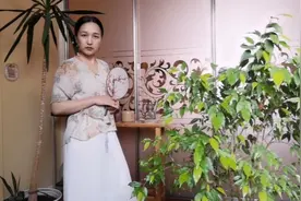 普通的对襟上衣，它的领子，就能让它秒变漂亮的汉服