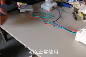 一个灯开关和一个插座在一起，这种接线方法很简单，看看就明白