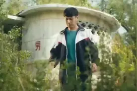 大傻春：厕所旁边抽烟的那个大傻个你哪个班的给我滚到教务处来视频封面