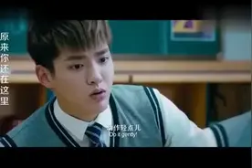 美女卫生棉掉地上，谁料男生：好大的创口贴啊！全班男生都笑了视频封面