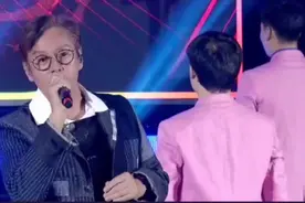 洋洋洋求婚活动现场。谭咏麟谭校长来到现场。