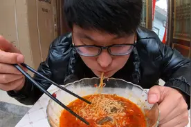 好久没吃面，做份麻辣火锅面，1盒乌鸡卷，真过瘾视频封面