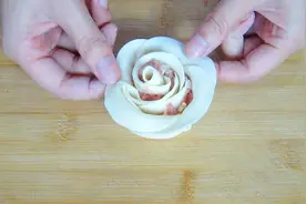 饺子的这种包法第一次见，像玫瑰花一样，做法简单易学，值得一试视频封面