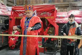 夯吾苗寨的巫术表演——仙人合竹