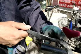 电动车每次刹完车就不能灵活启动，问题出现在三个方面视频封面