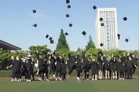 毕业时，我们说后会有期，从此却再没见过你视频封面