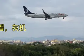 厦门的机场在市区，近距离看飞机起飞降落，看着很过瘾！视频封面