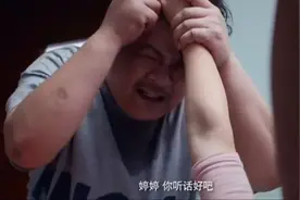 丈夫扔下马丽自己痛苦生孩子他却满医院找碰c女。视频封面