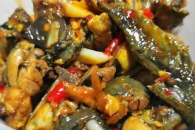 这样做出来的乌鸡五味俱全，滋阴补肾，养颜健脾，上桌就光盘