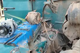 买个新电机两百八，请师上门安装路费要一百块，司机干脆自己动手