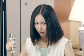 美女吃减肥药拉肚子，在餐桌上强忍着，不料一兴奋没忍住拉裤子了视频封面