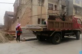 湖北荆州农村建房还在使用预制板，是贫穷，还是胆大？