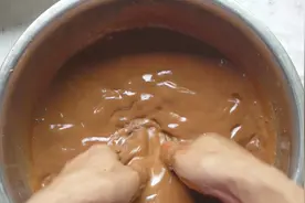 厨师长教你：“用泥土腌制咸鸭蛋”，这个方法很实用，先收藏起来视频封面