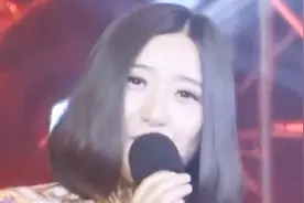 云菲菲-《小小新娘花》，童年的一幅画，是我梦中的神话！视频封面