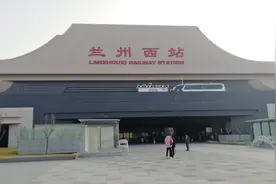 兰州最大高铁站：兰州西站，建筑面积26万平米，西安北站相比如何